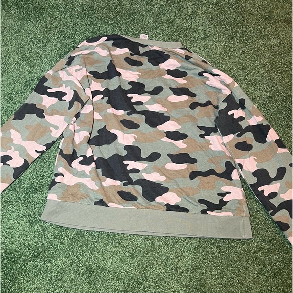 ✨ Classic Camo-Print Pullover 🤎 - Picture 4 of 4